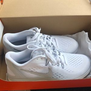 White nike sneakers